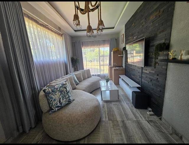 3 BEDROOM HOUSE FOR SALE IN FREEWAY PARK